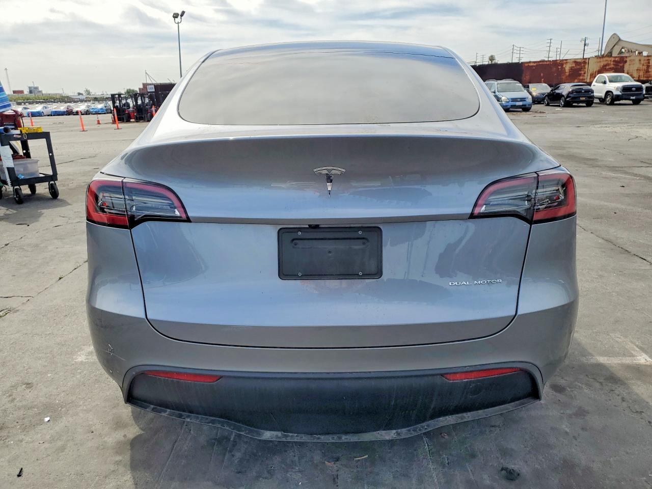 2024 Tesla Model Y - zdjęcie 6