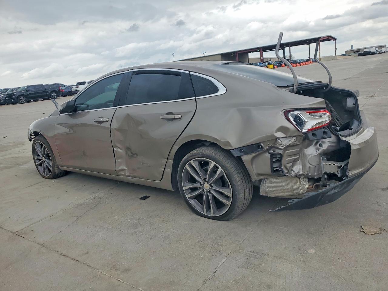 2022 Chevrolet Malibu - zdjęcie 2