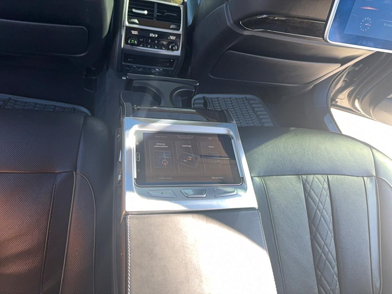 2016 BMW 750 Xi - zdjęcie 11