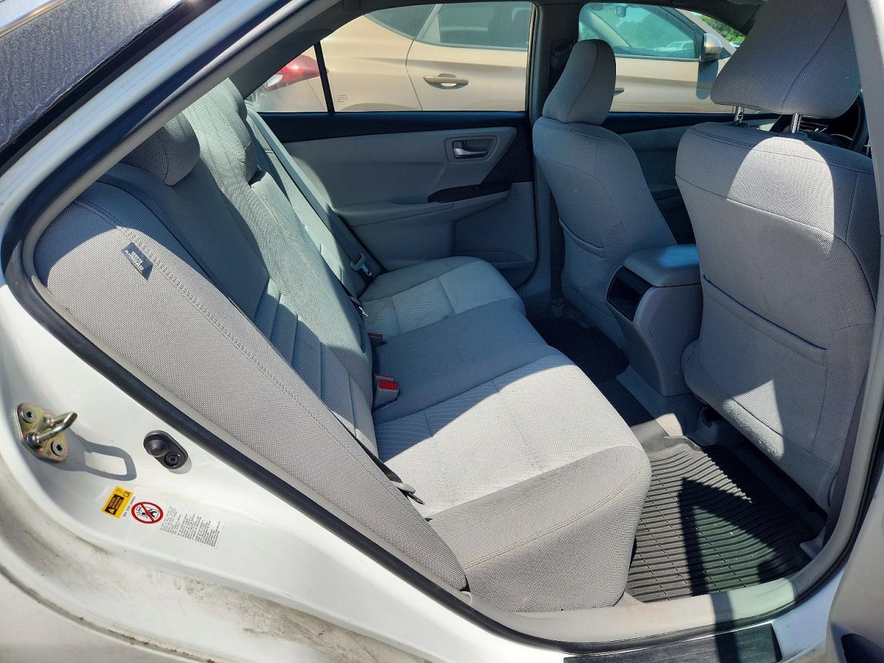 2017 Toyota Camry Le - zdjęcie 10