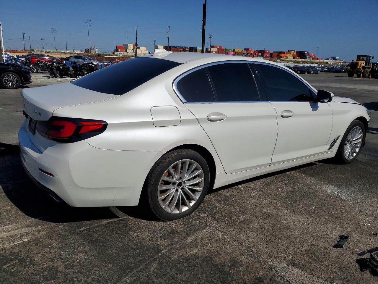 2021 BMW 530 Xi - zdjęcie 3