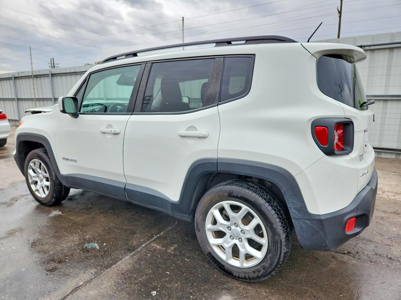 2016 Jeep Renegade Latitude - zdjęcie 2