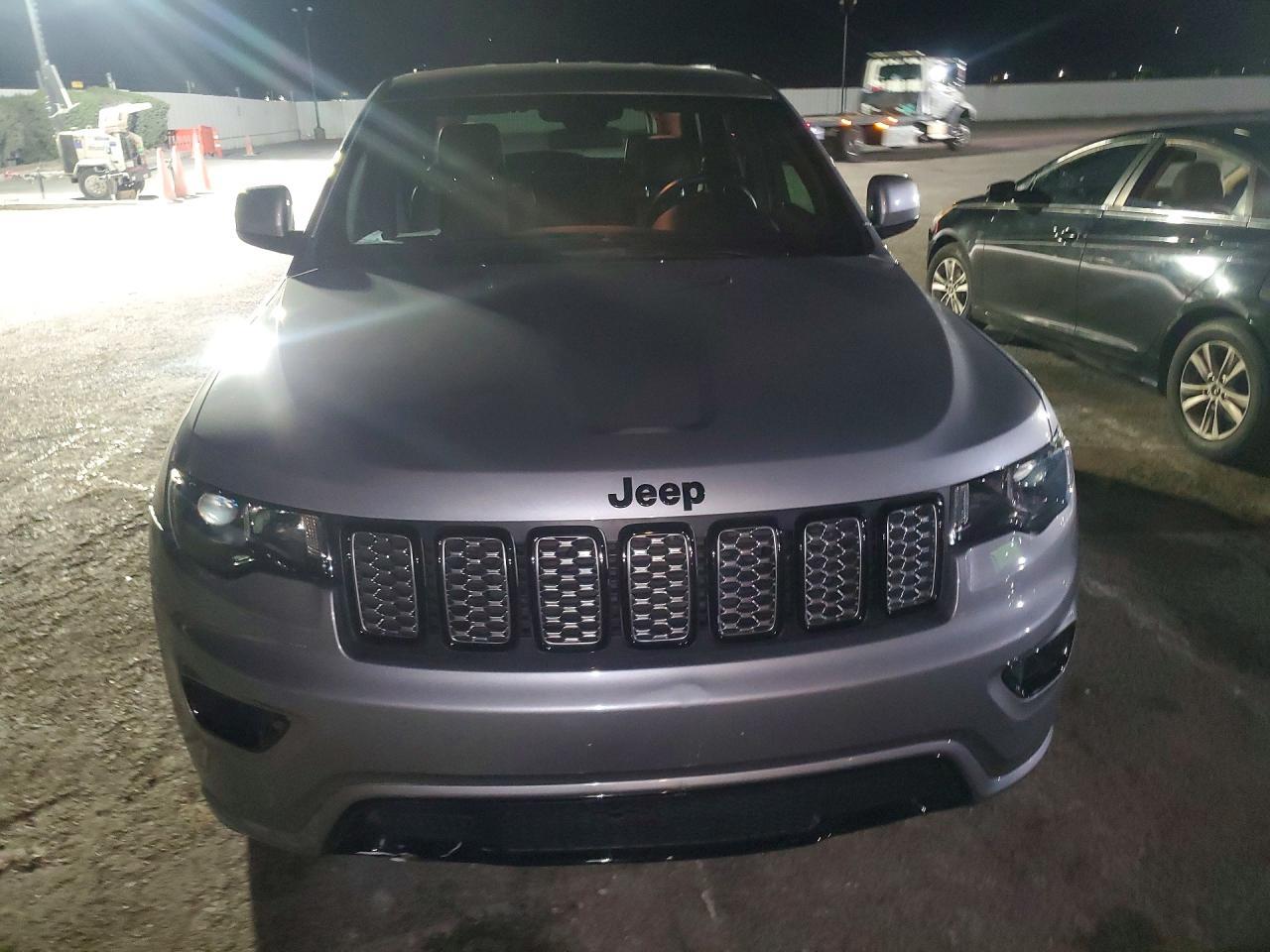 2021 Jeep Grand Cherokee Laredo - zdjęcie 5