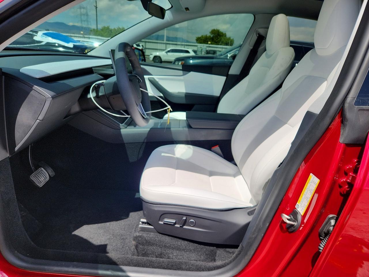 2026 Tesla Model Y - zdjęcie 7