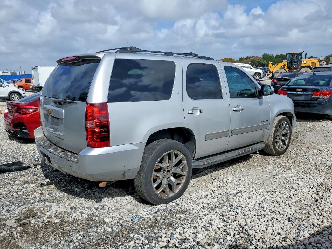 2014 Chevrolet Tahoe C1500 Lt - zdjęcie 3
