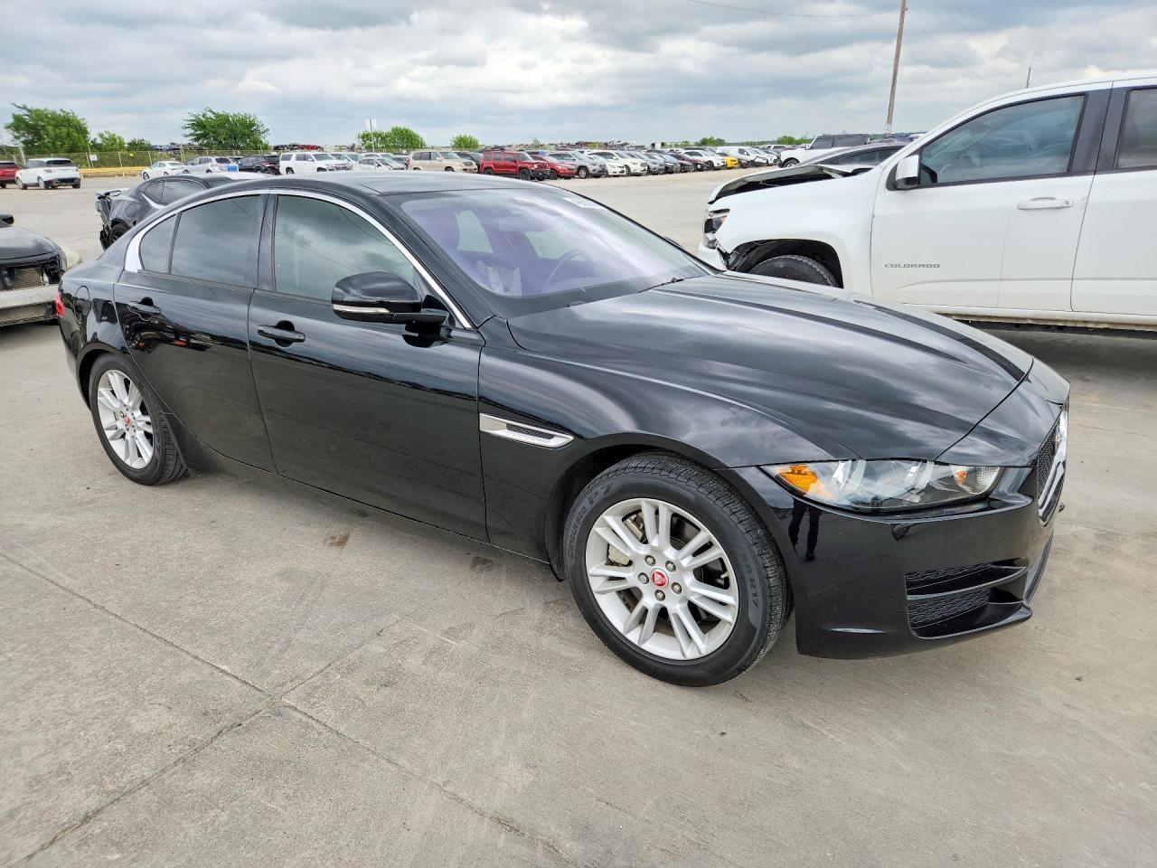 2018 Jaguar Xe Premium - zdjęcie 4