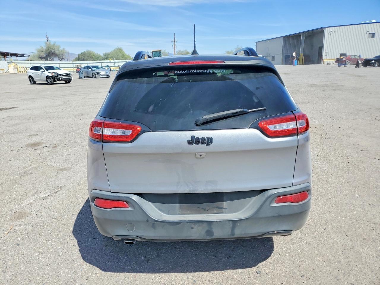 2016 Jeep Cherokee Latitude - zdjęcie 11