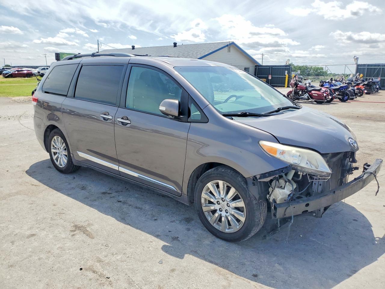2013 Toyota Sienna Limited 7-Passenger - zdjęcie 4
