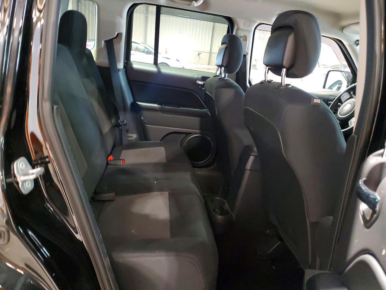 2014 Jeep Patriot Latitude - zdjęcie 10