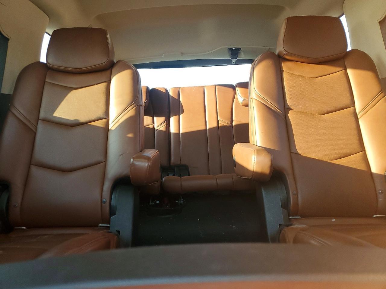 2020 Cadillac Escalade Luxury - zdjęcie 10