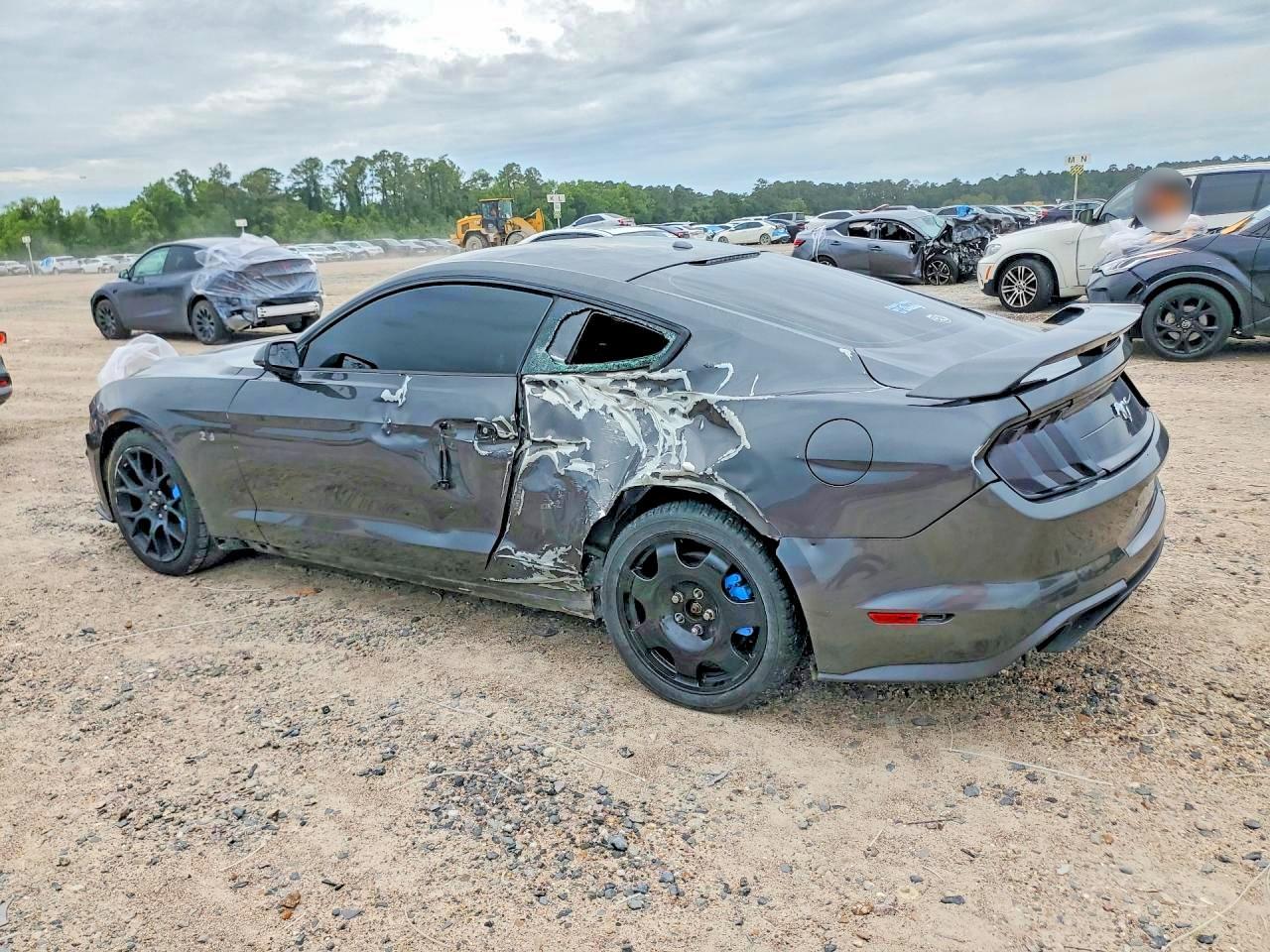 2019 Ford Mustang - zdjęcie 3