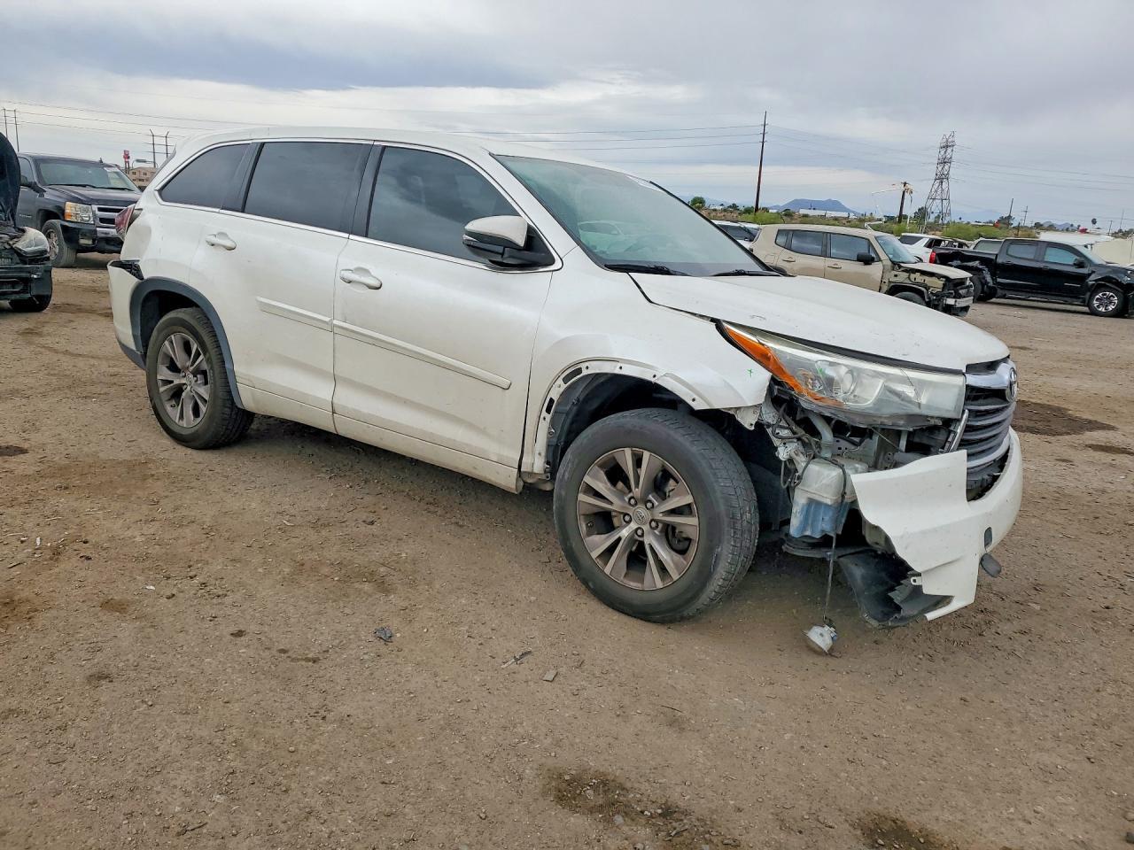 2015 Toyota Highlander Le Plus - zdjęcie 4