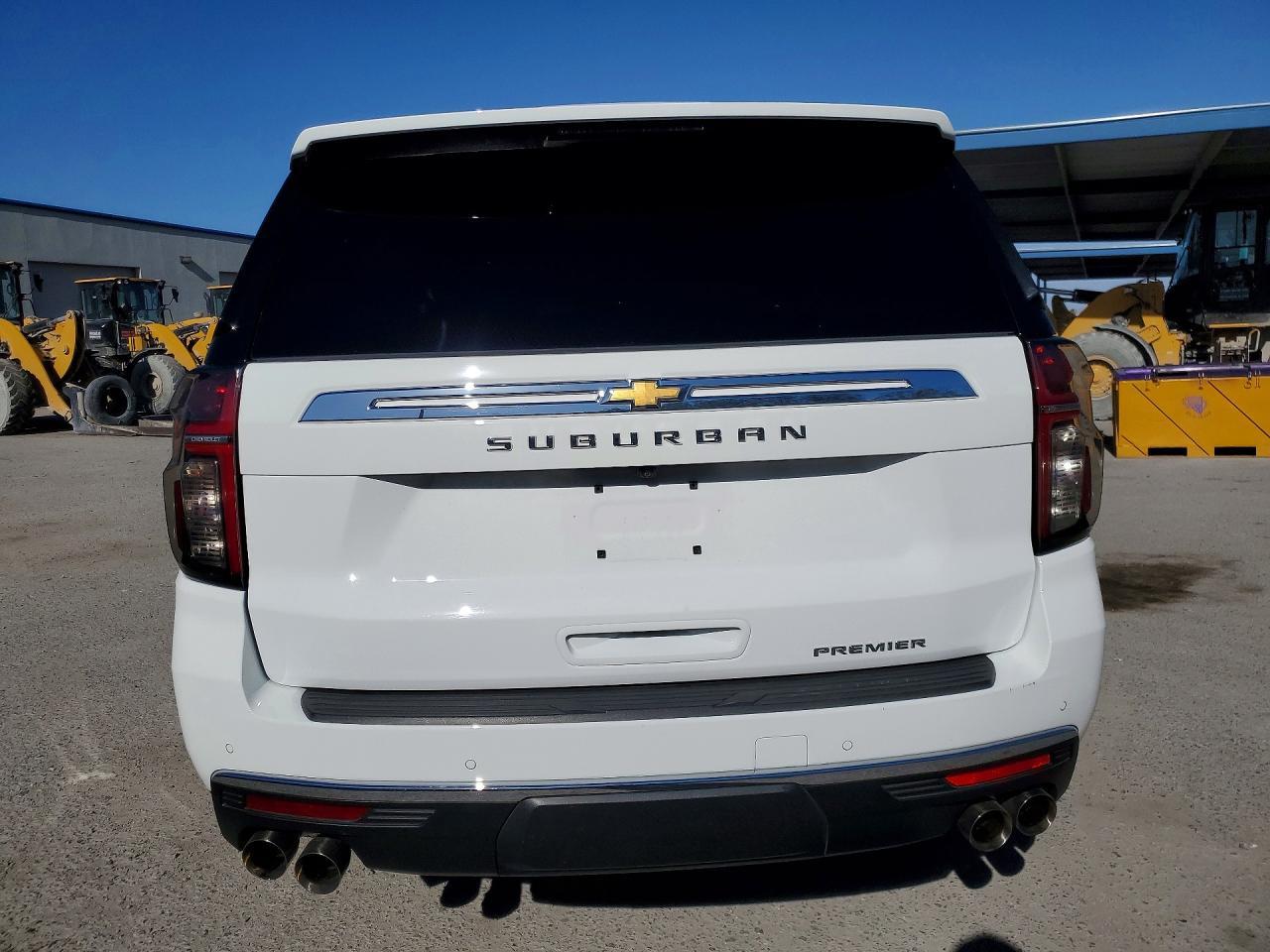 2023 Chevrolet Suburban C1500 Premier - zdjęcie 6