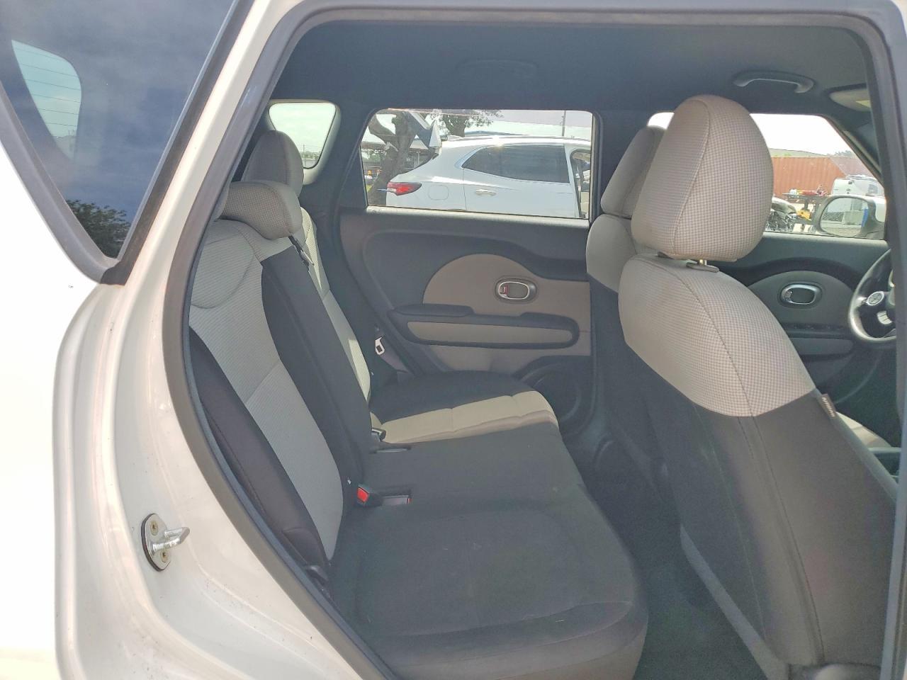 2016 Kia Soul Base - zdjęcie 11
