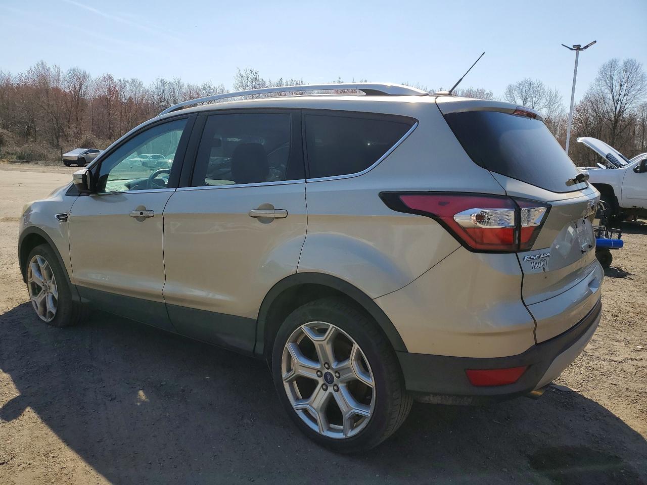 2017 Ford Escape Titanium - zdjęcie 2