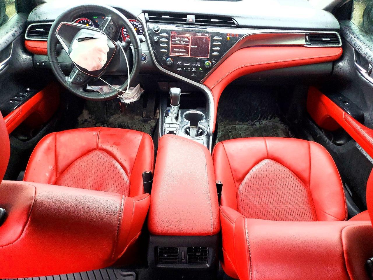 2020 Toyota Camry Xse - zdjęcie 8