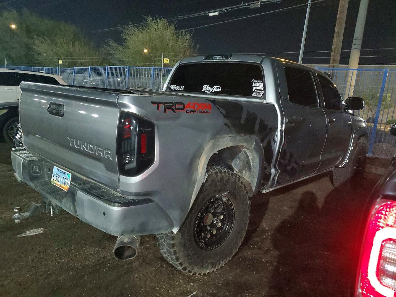2017 Toyota Tundra Sr5 - zdjęcie 3