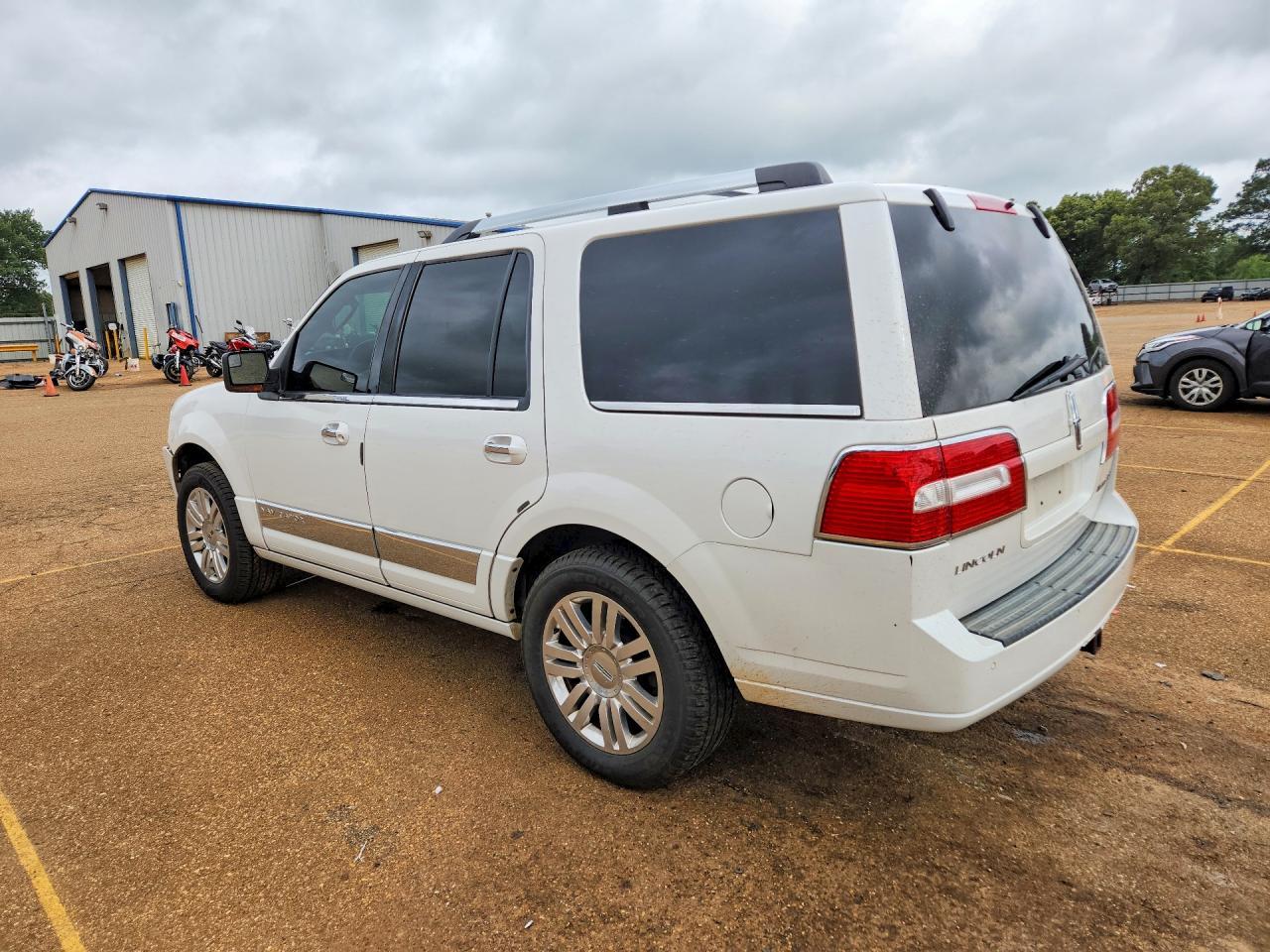 2013 Lincoln Townhouse Navigator - zdjęcie 2