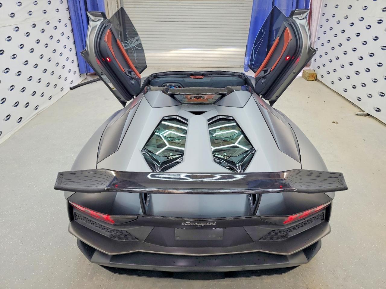 2019 Lamborghini Aventador S - zdjęcie 10