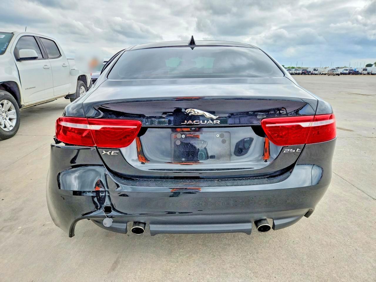 2018 Jaguar Xe Premium - zdjęcie 6