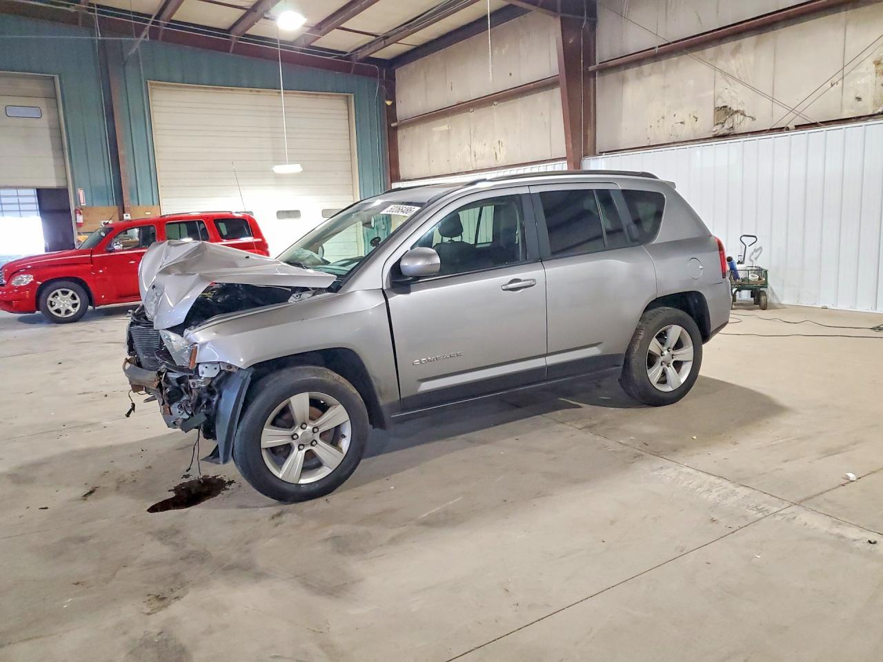 2015 Jeep Compass Latitude - zdjęcie główne