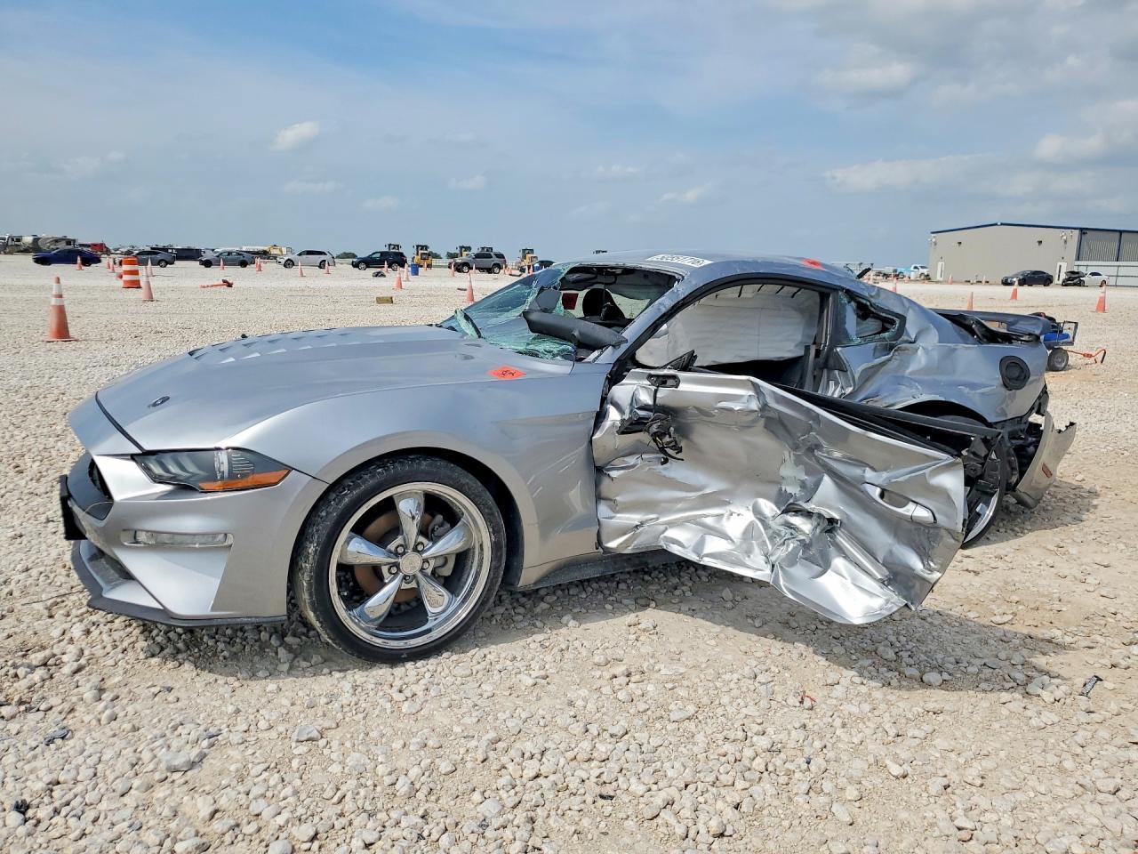 2020 Ford Mustang - zdjęcie główne