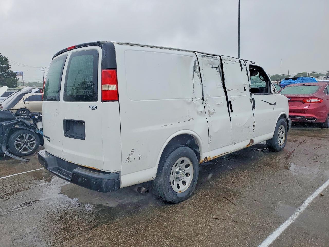 2013 Chevrolet Express G1500 - zdjęcie 3