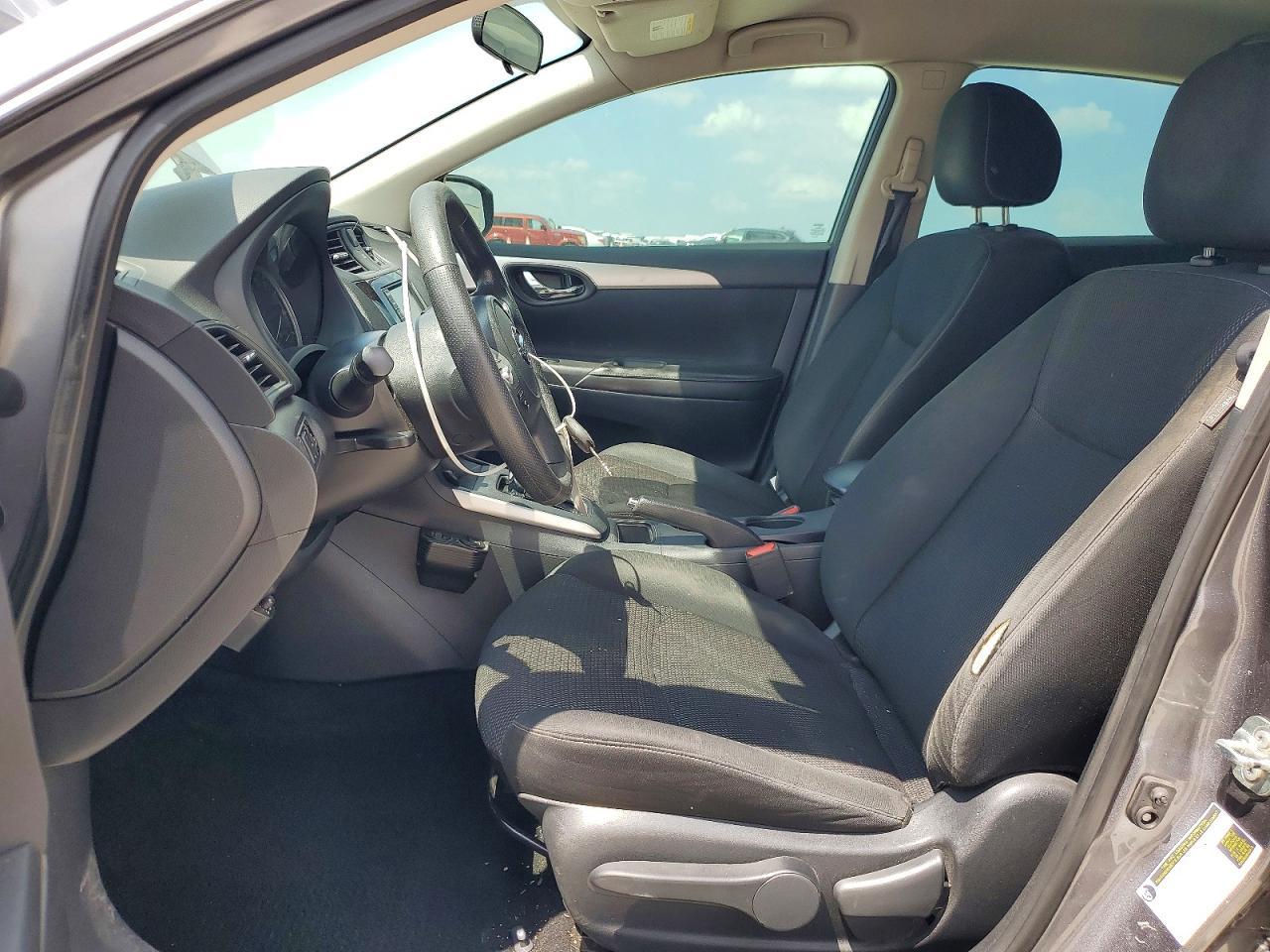 2019 Nissan Sentra S - zdjęcie 7