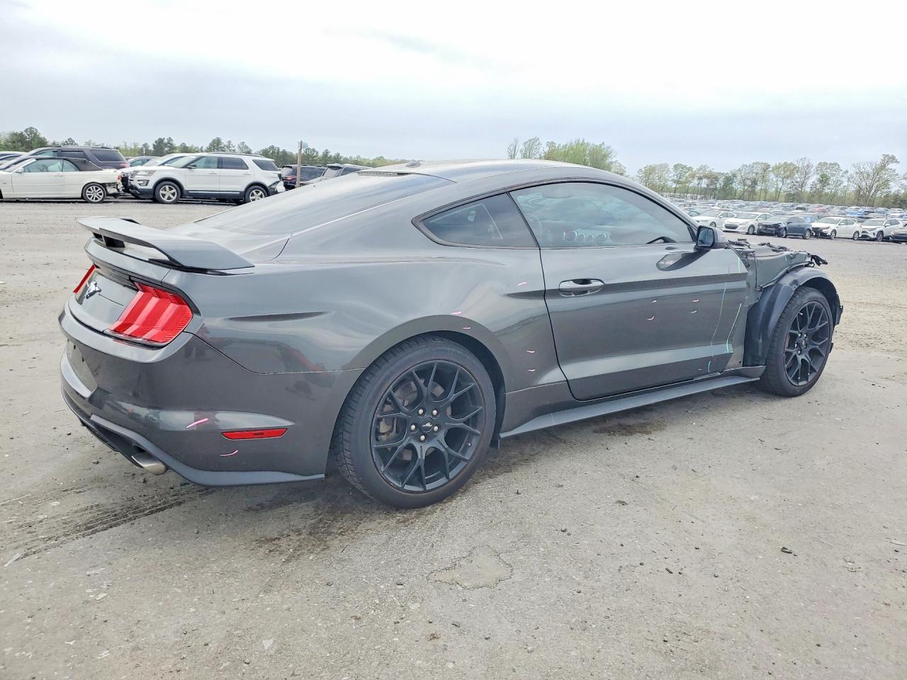 2019 Ford Mustang - zdjęcie 3