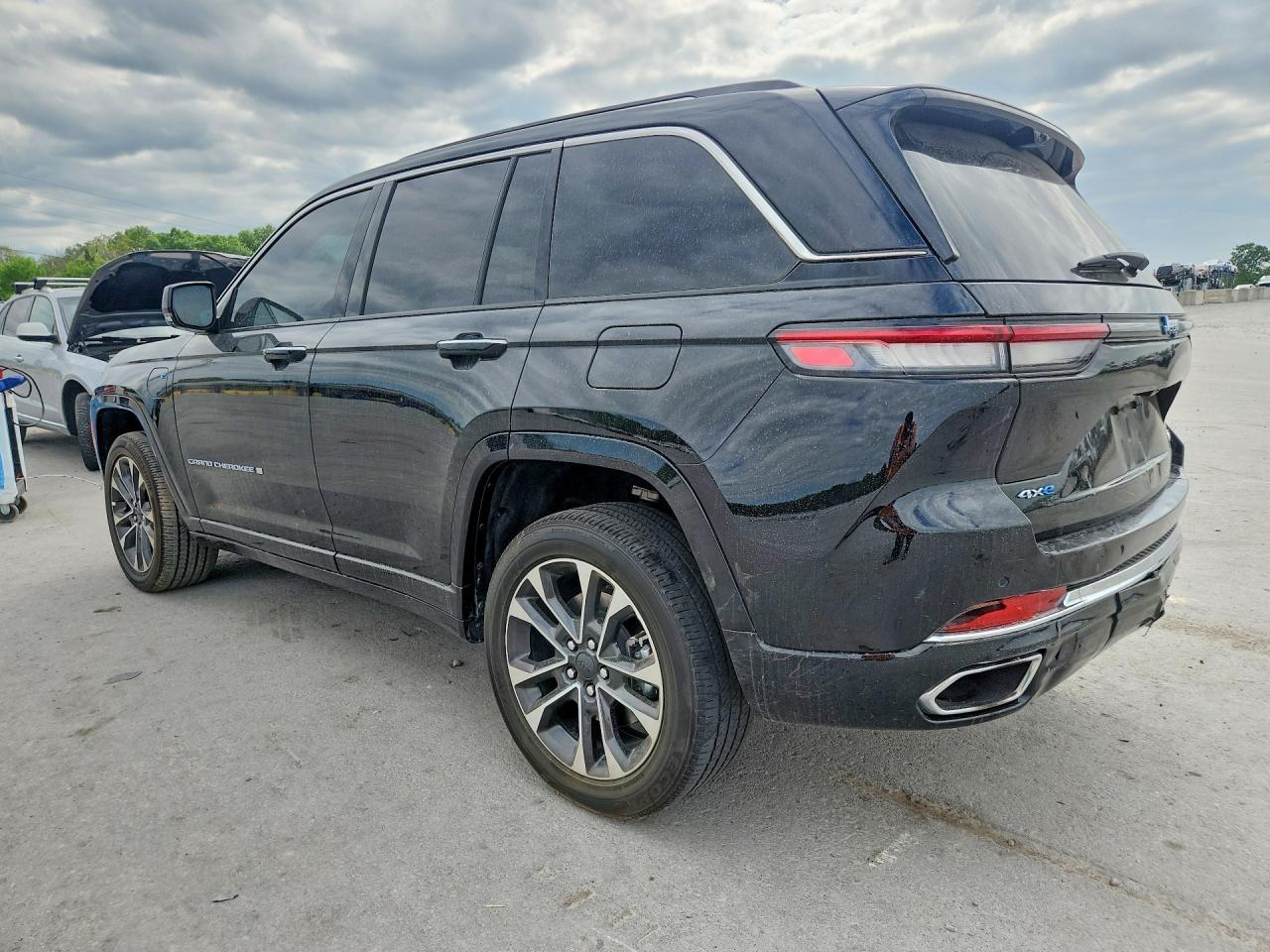 2022 Jeep Grand Cherokee Overland 4Xe - zdjęcie 2