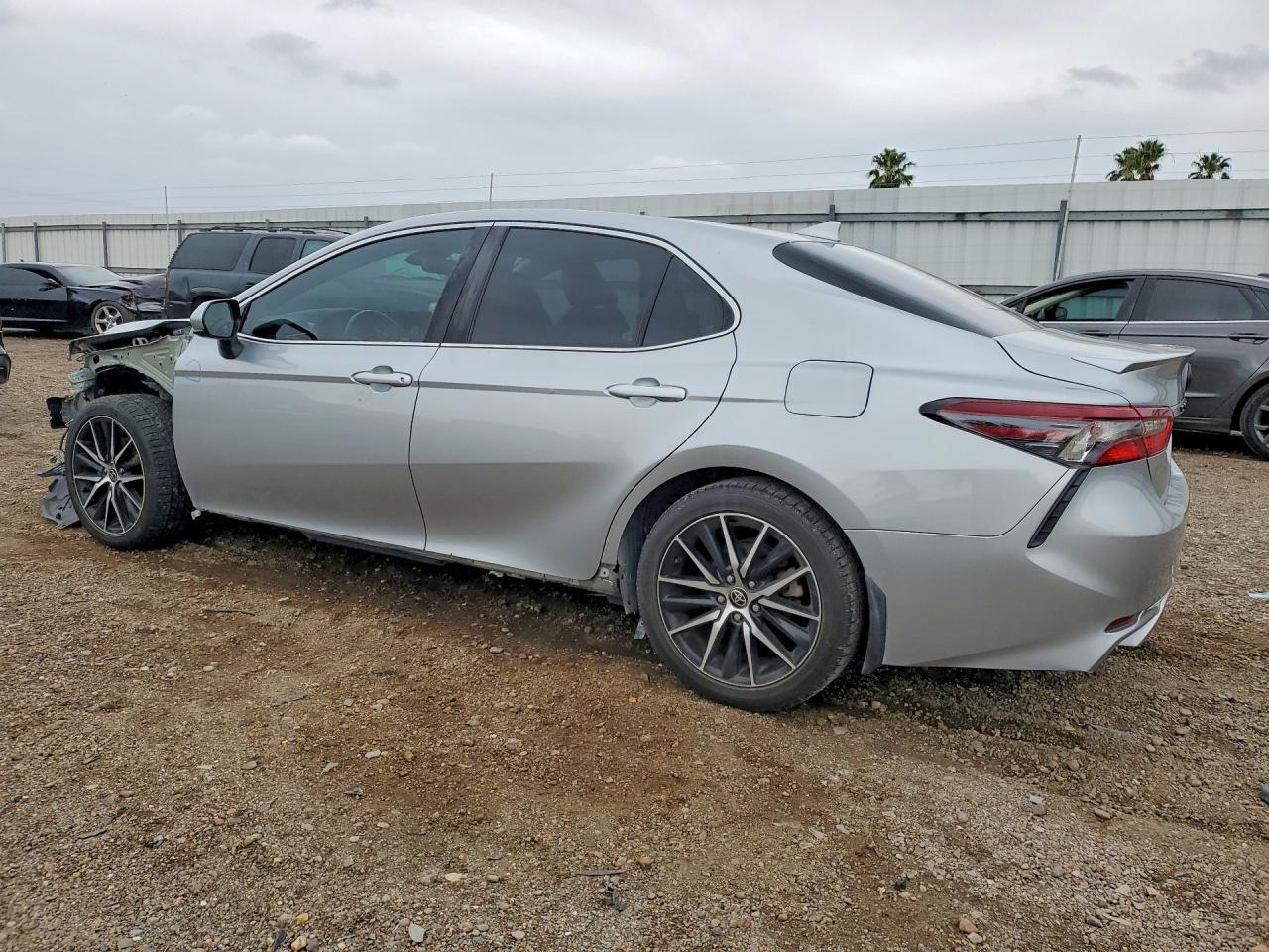 2021 Toyota Camry Se - zdjęcie 2