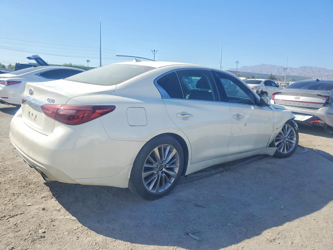 2018 Infiniti Q50 3.0T Luxe - zdjęcie 3