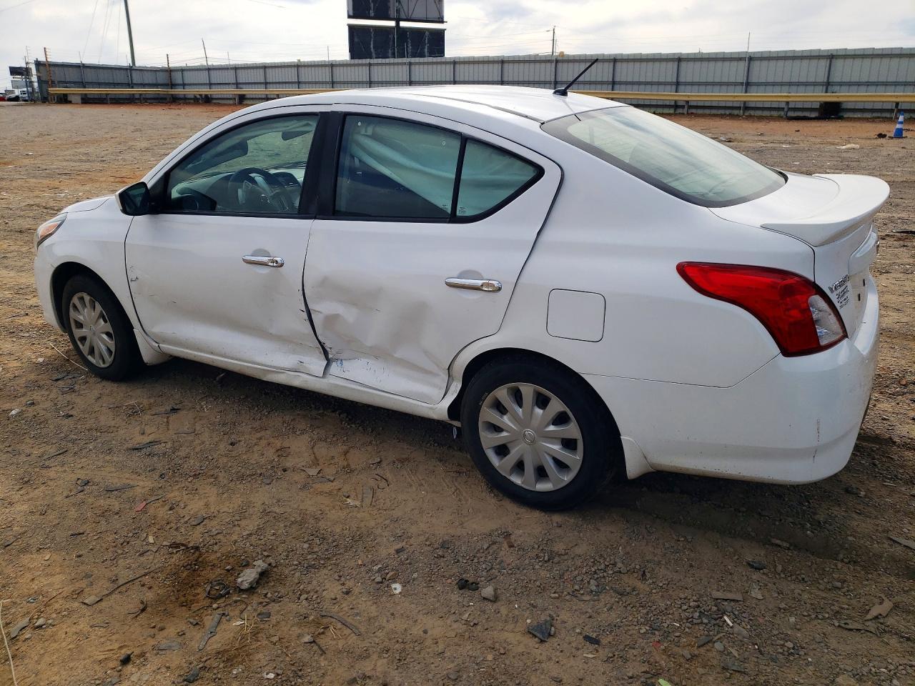 2018 Nissan Versa Sv - zdjęcie 2