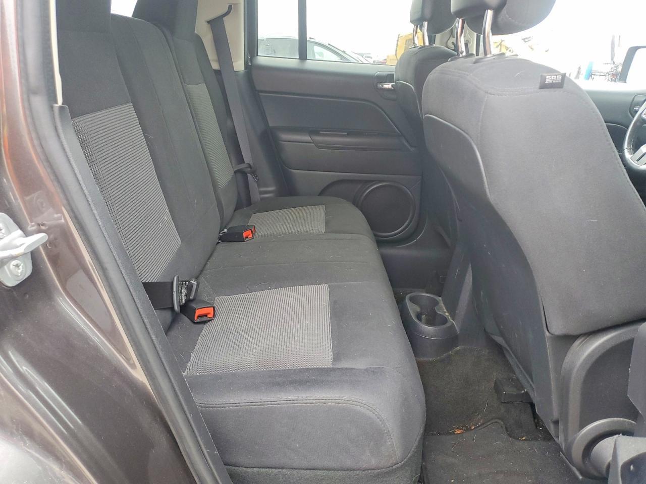 2014 Jeep Patriot Latitude - zdjęcie 11