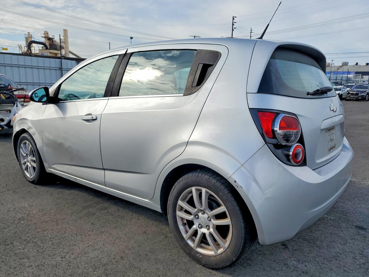 2013 Chevrolet Sonic Lt - zdjęcie 2