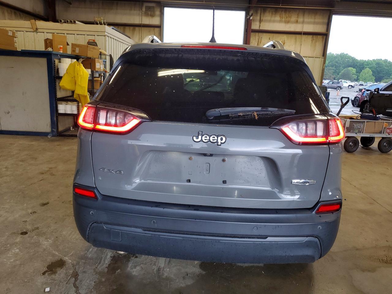 2020 Jeep Cherokee Latitude Plus - zdjęcie 6