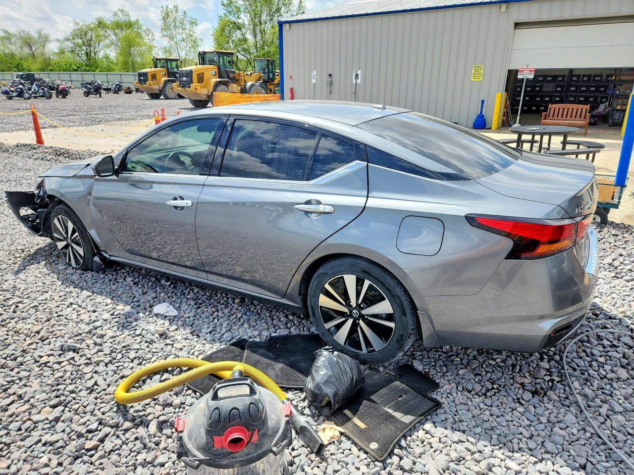 2021 Nissan Altima Sl - zdjęcie 2