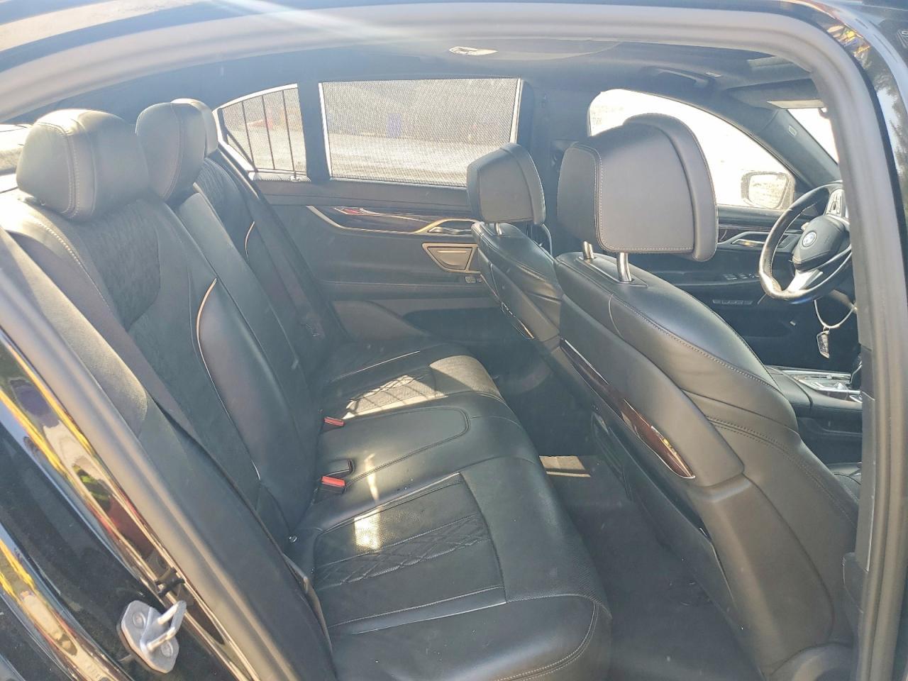 2018 BMW 750 Xi - zdjęcie 10