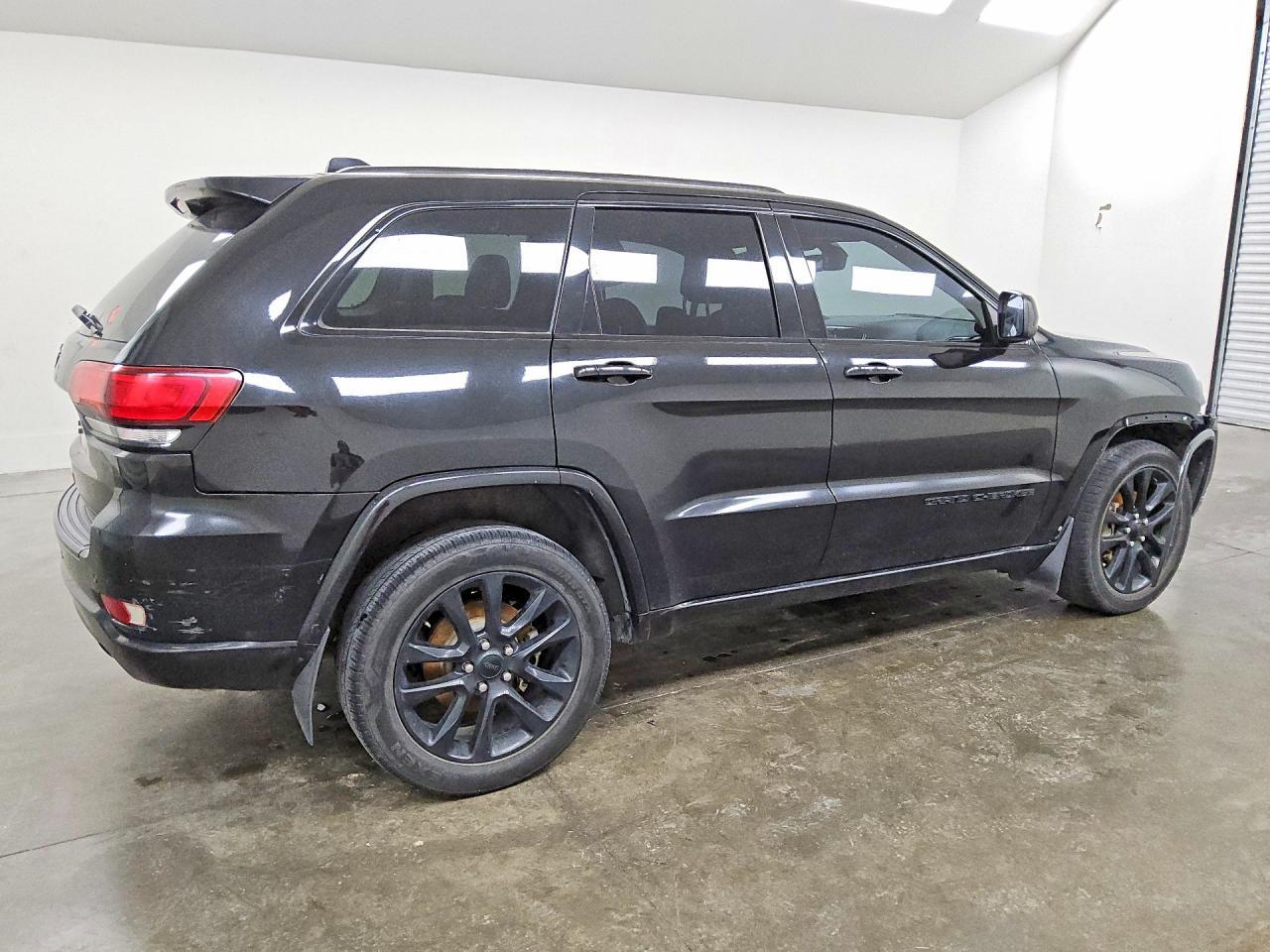 2019 Jeep Grand Cherokee Laredo - zdjęcie 3