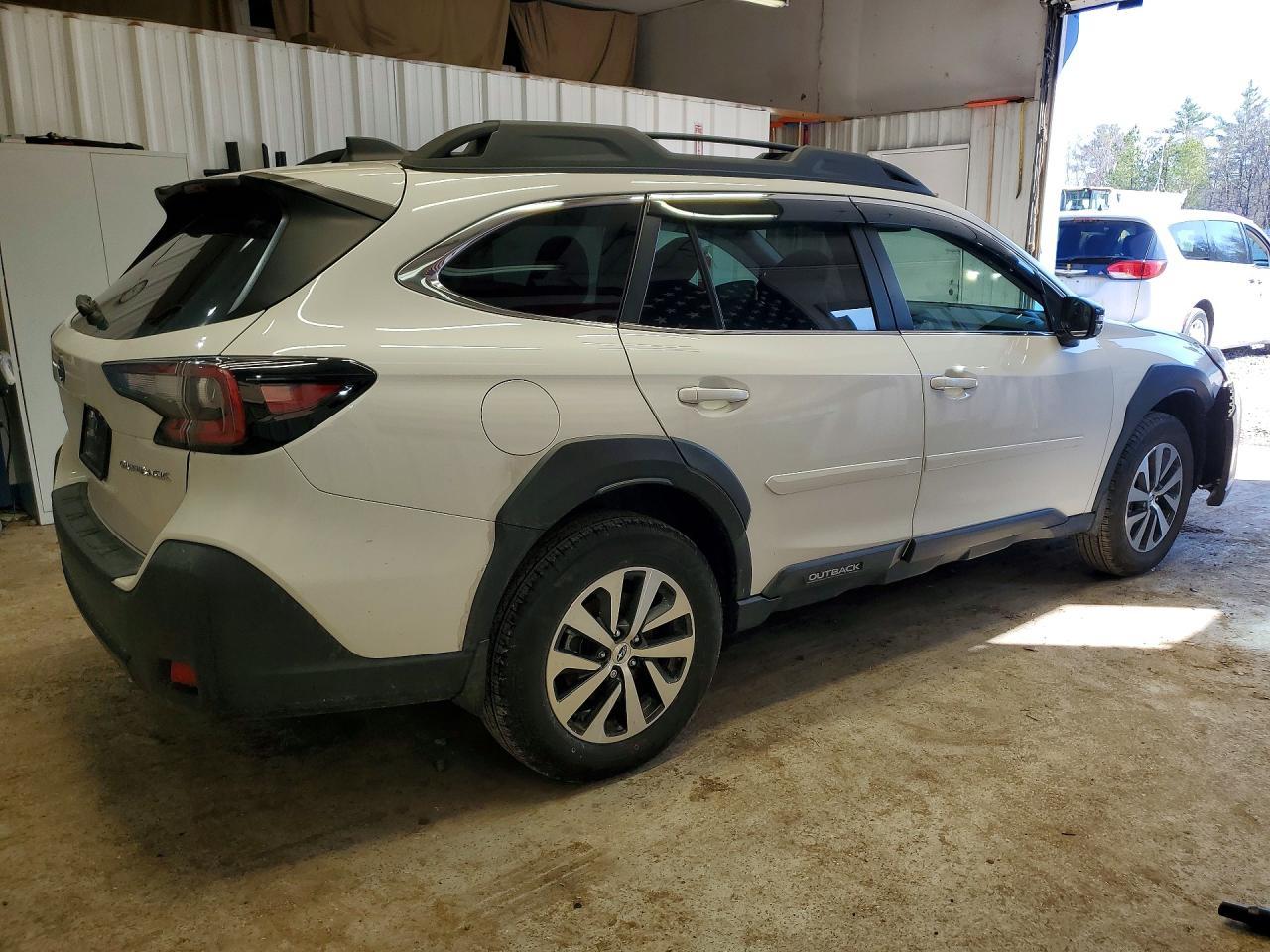 2025 Subaru Outback Premium - zdjęcie 3