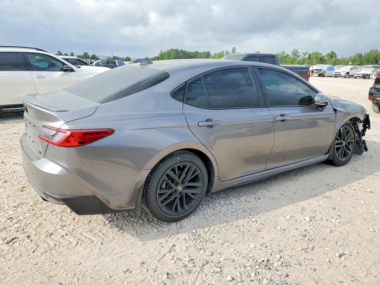 2025 Toyota Camry Se - zdjęcie 3