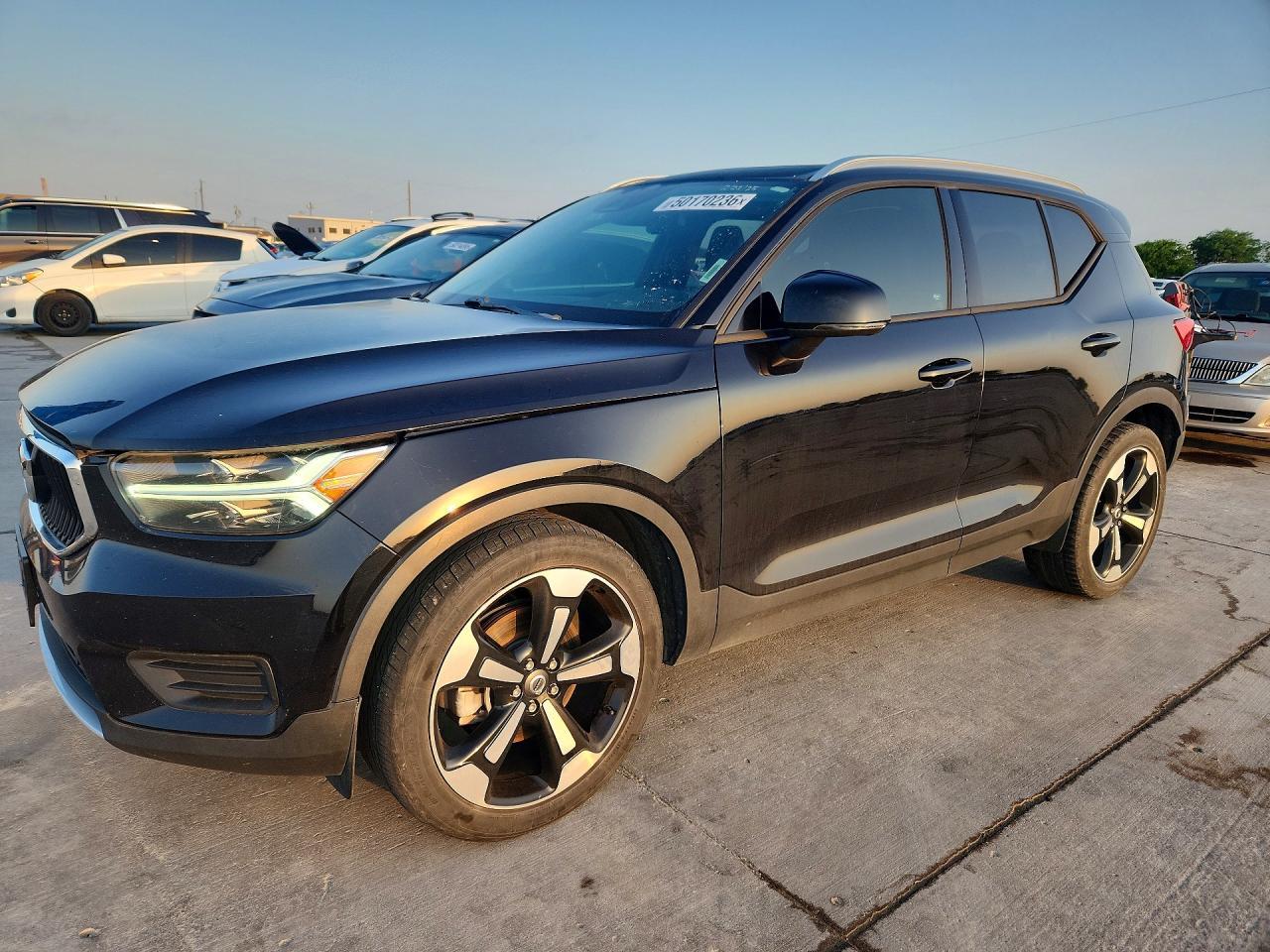 2019 Volvo Xc40 T5 Momentum - zdjęcie główne