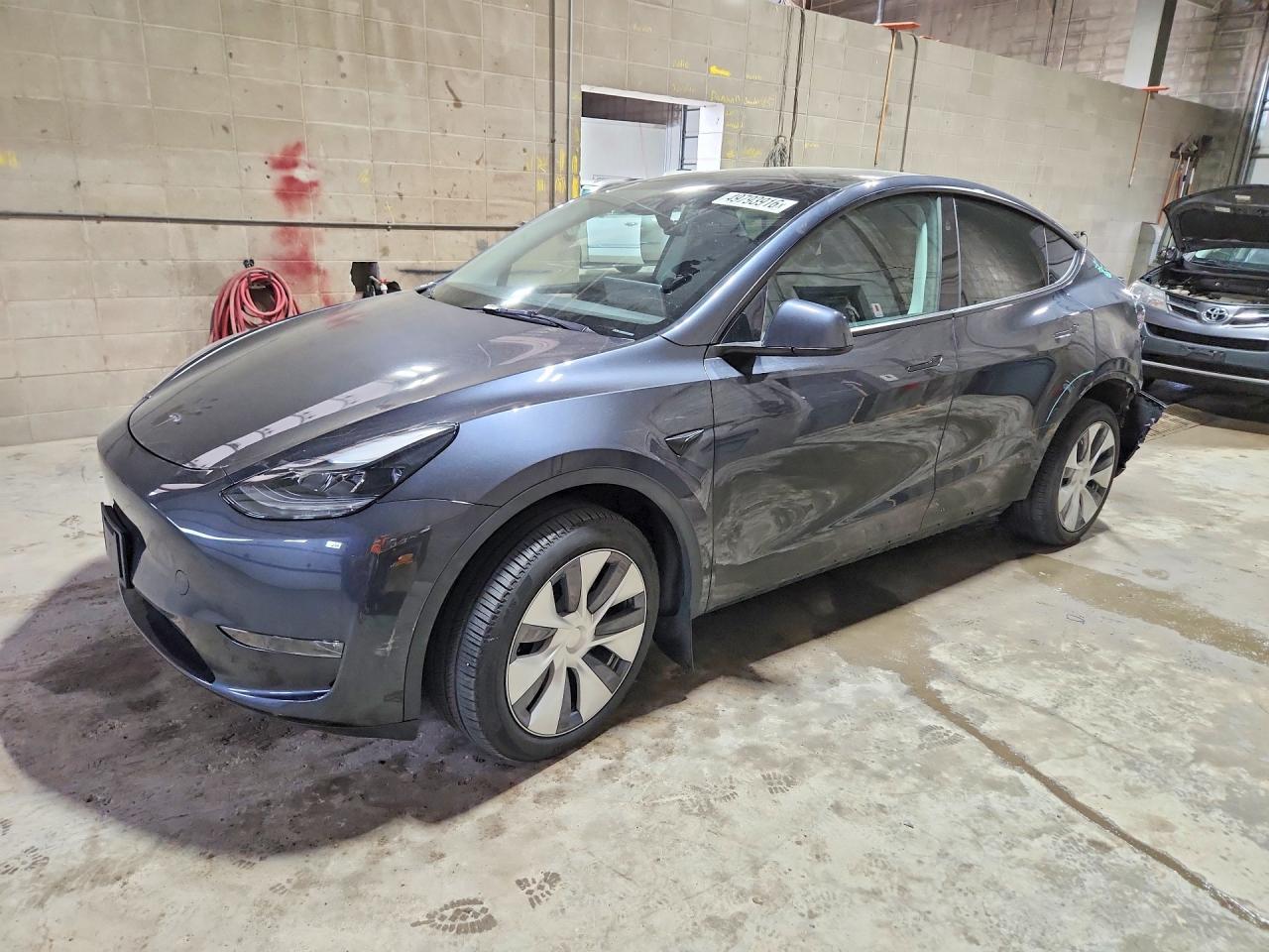 2024 Tesla Model Y - zdjęcie główne