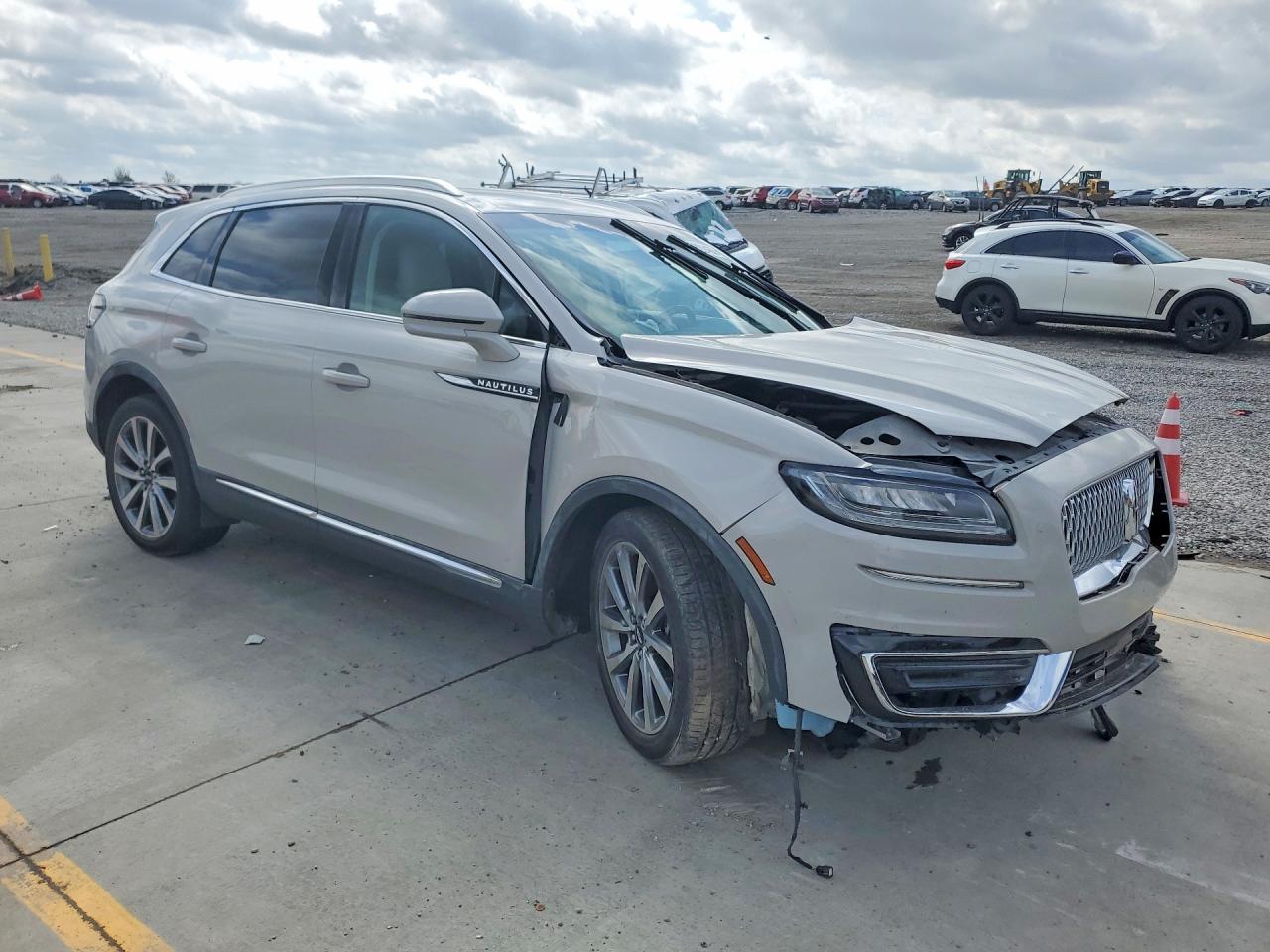 2019 Lincoln Nautilus Select - zdjęcie 4