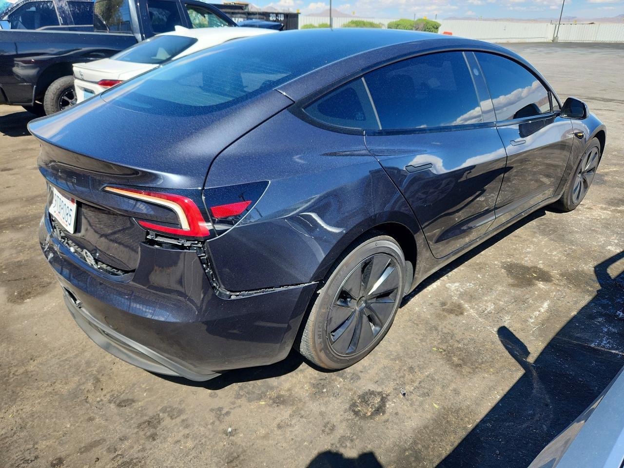 2025 Tesla Model 3 - zdjęcie 3