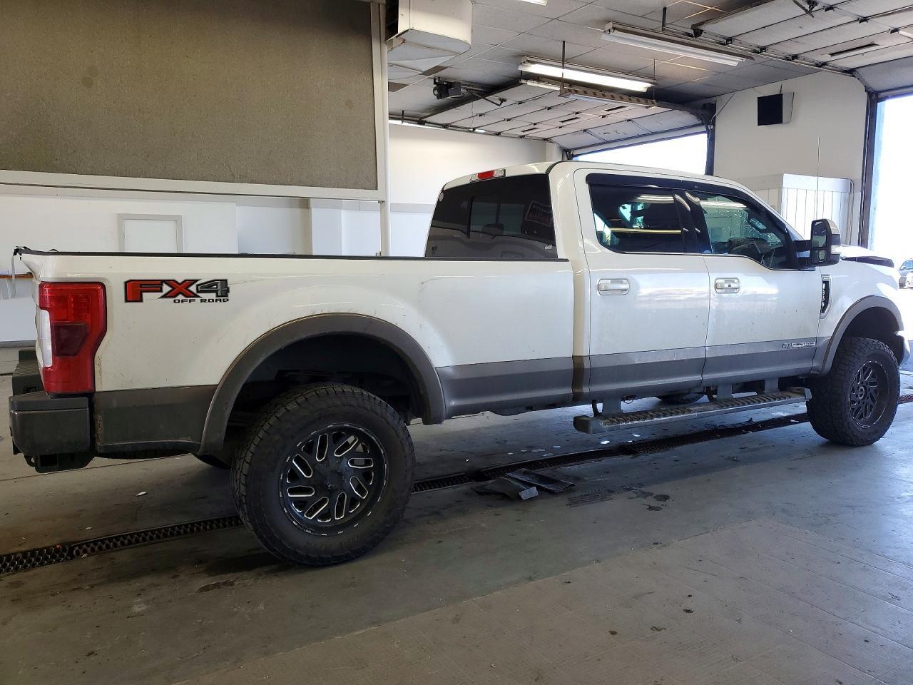2017 Ford F350 Super Duty - zdjęcie 3