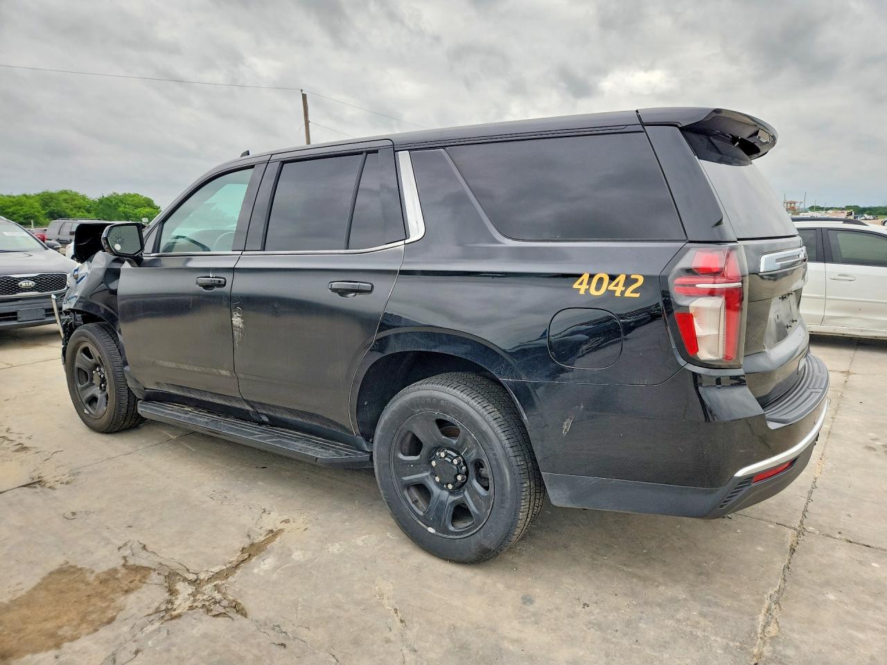 2022 Chevrolet Tahoe C1500 - zdjęcie 2