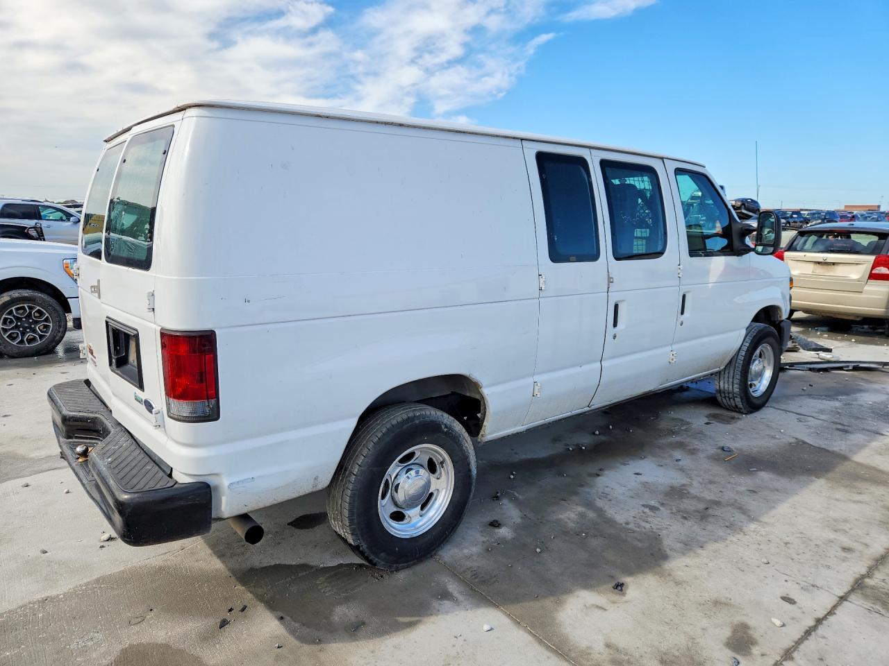 2013 Ford Econoline E250 Van - zdjęcie 3