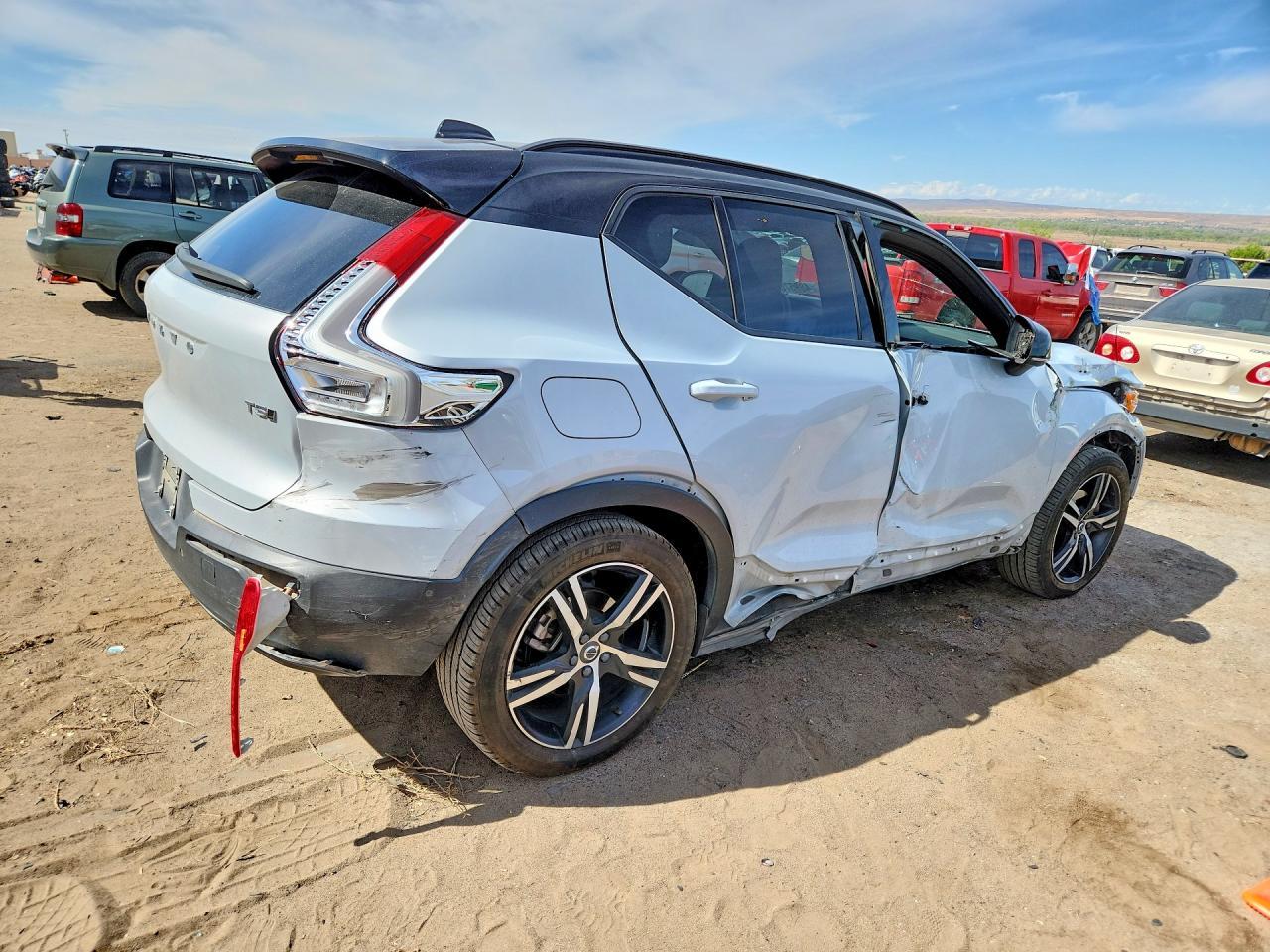 2022 Volvo Xc40 T5 R-Design - zdjęcie 3
