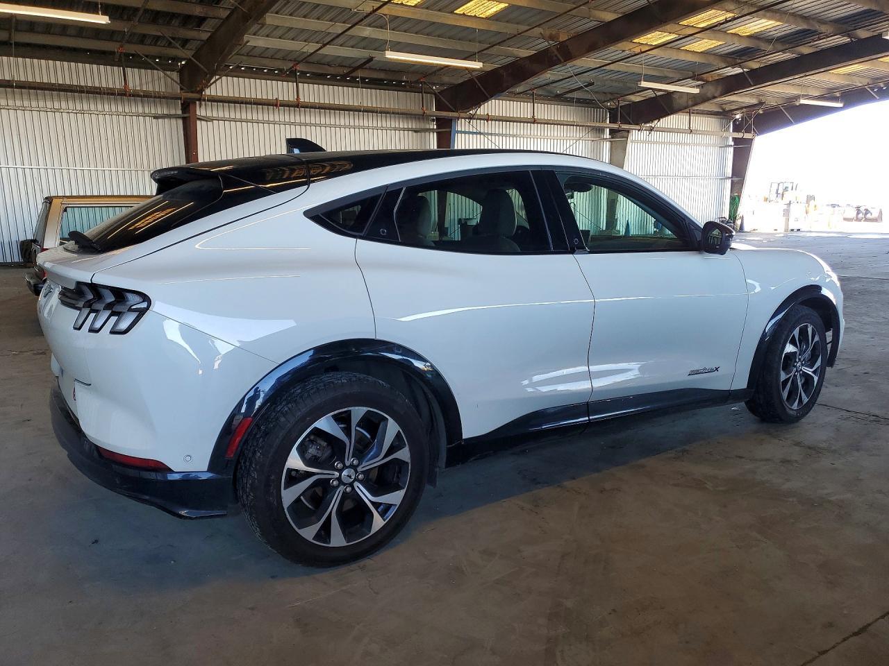 2023 Ford Mustang Mach-E Premium - zdjęcie 3
